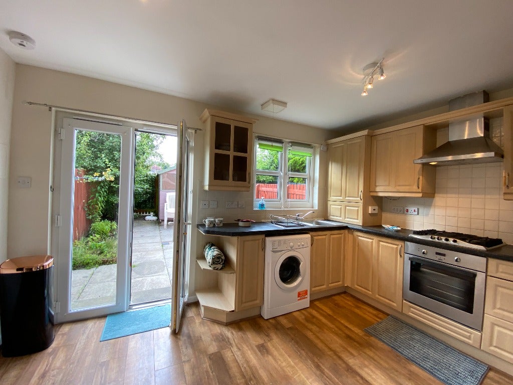 Flat Goodtrees Gardens in Edinburgh