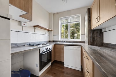 Flat Bellegrove Road in Greater London