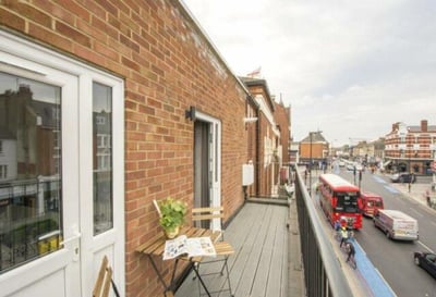 Flat Balham High Road in Greater London