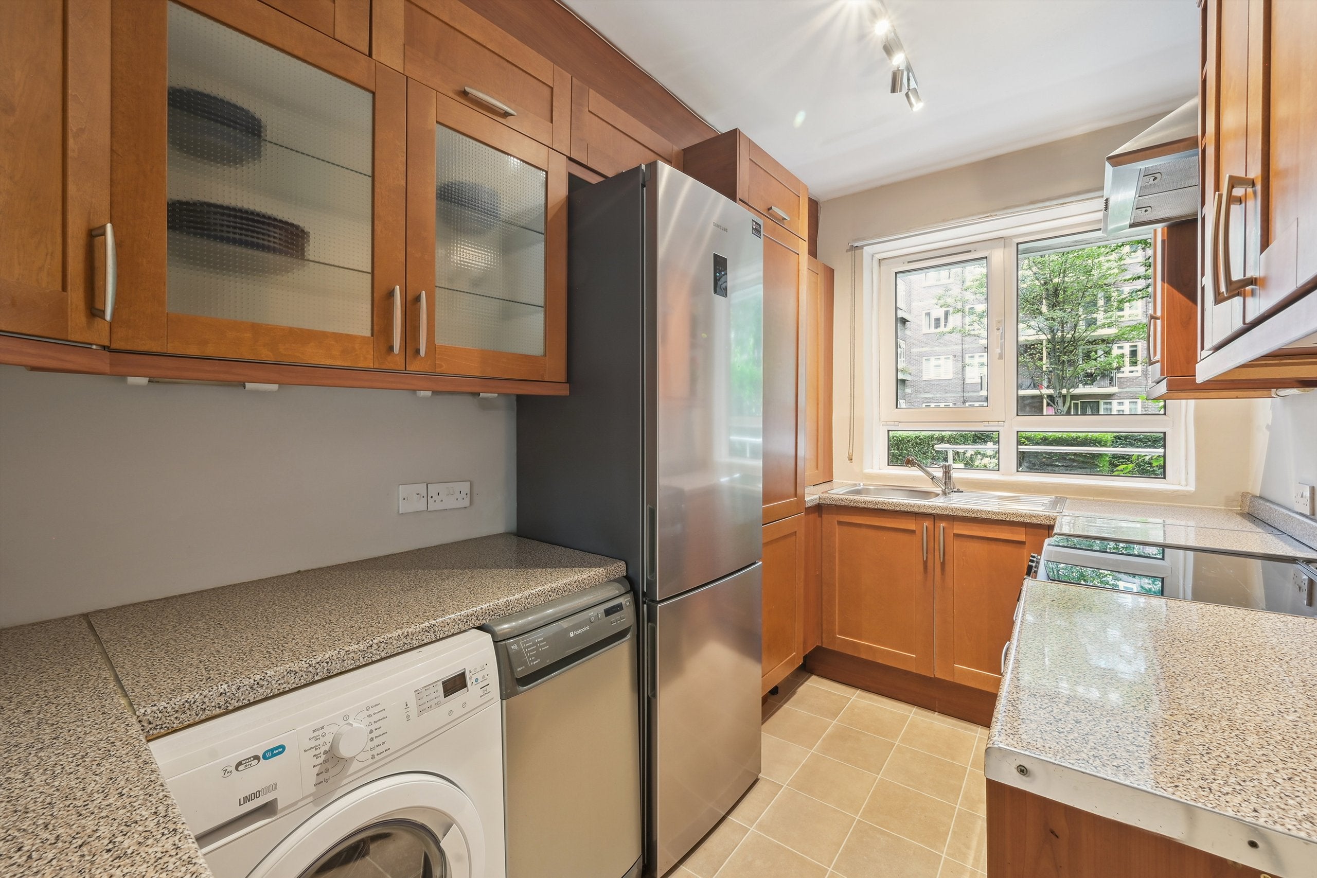 Flat Wiltshire Close in Greater London