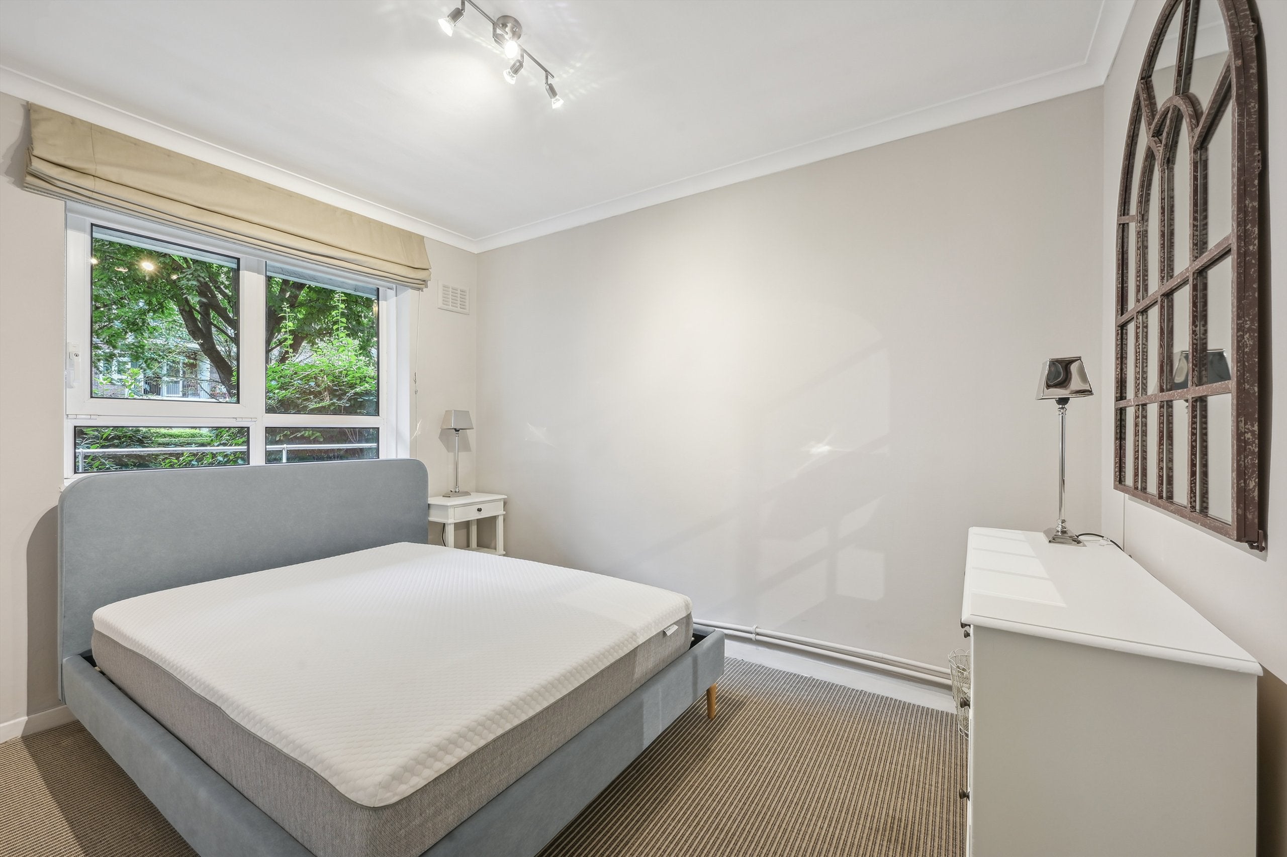 Flat Wiltshire Close in Greater London