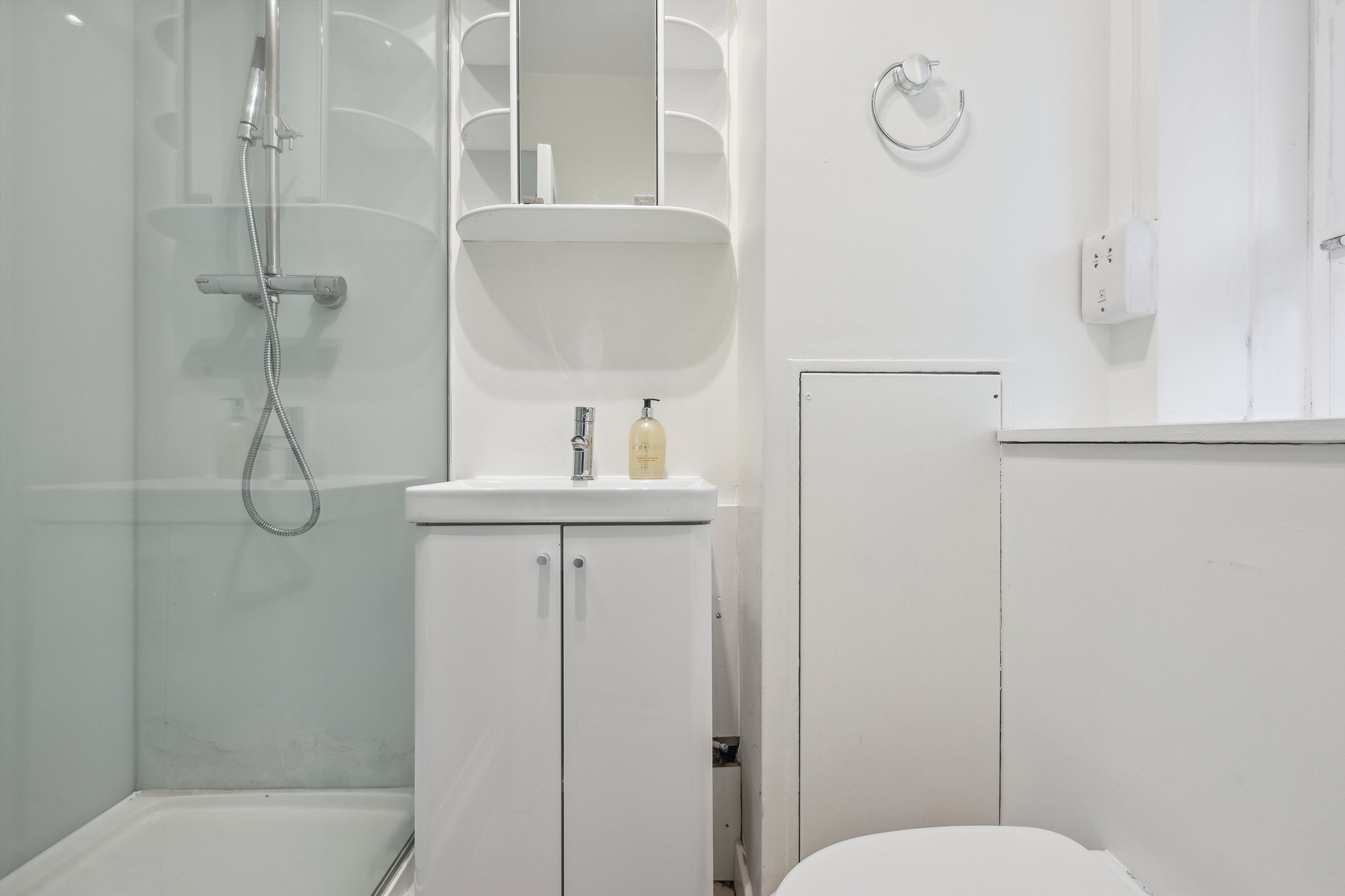 Flat Wiltshire Close in Greater London