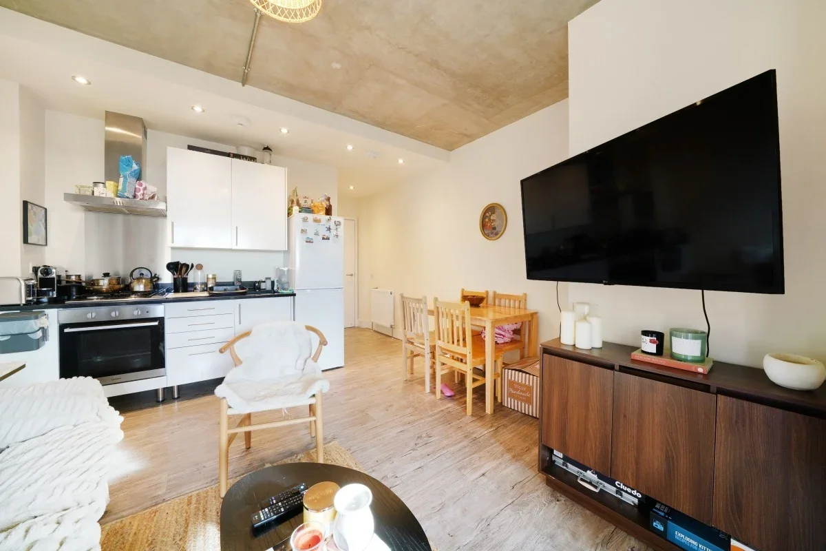 Flat South Street in Greater London
