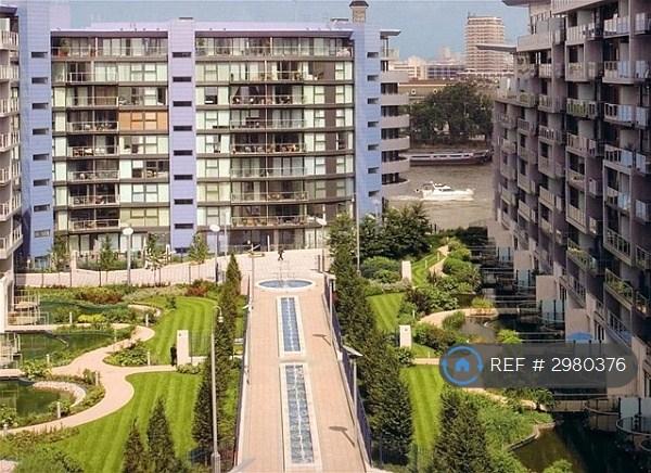 Flat Queenstown Road in Greater London