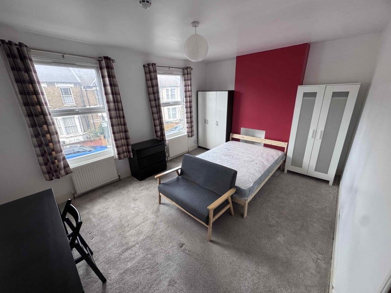 Room Asplins Road in Greater London
