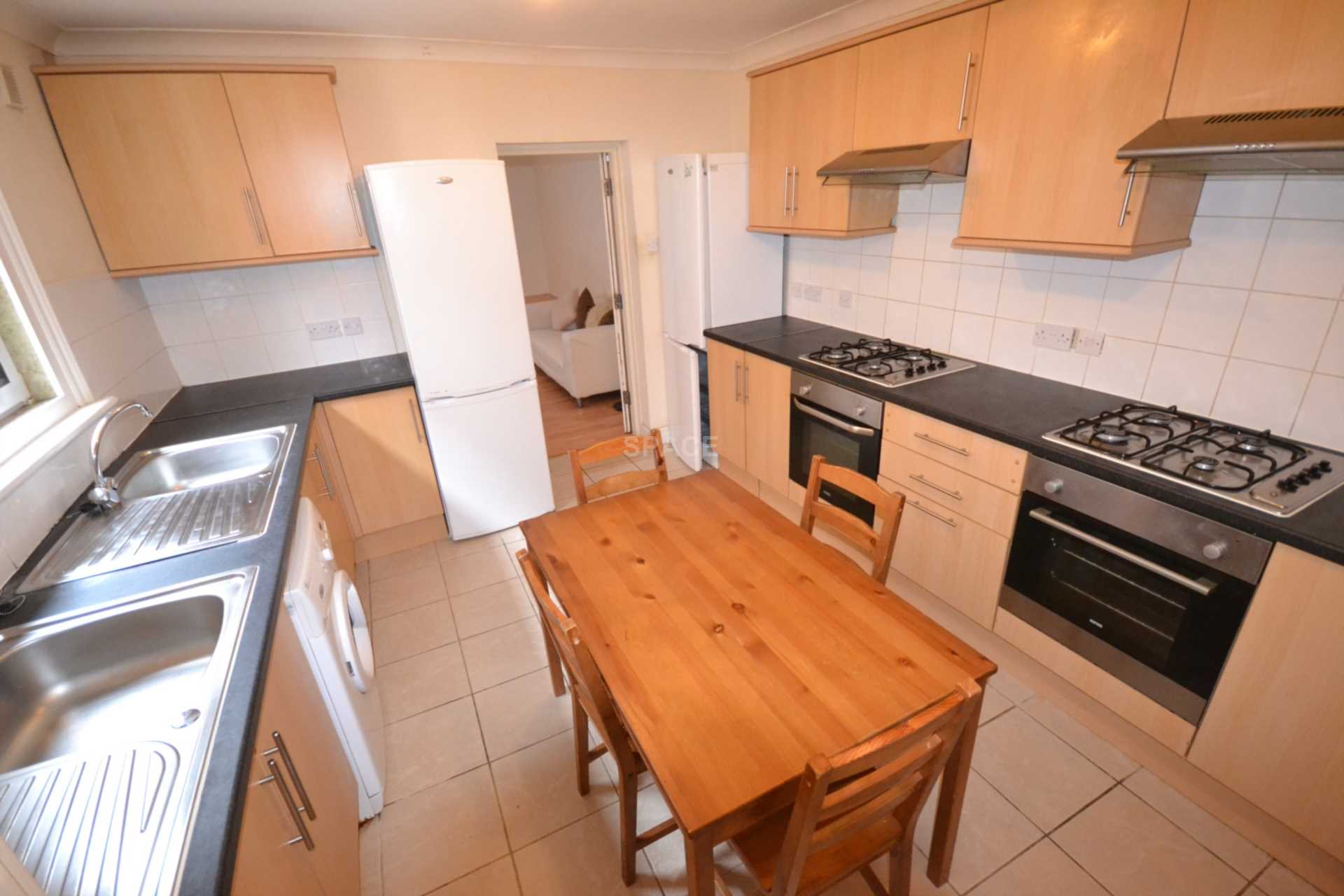 Flat Basingstoke Road in Reading