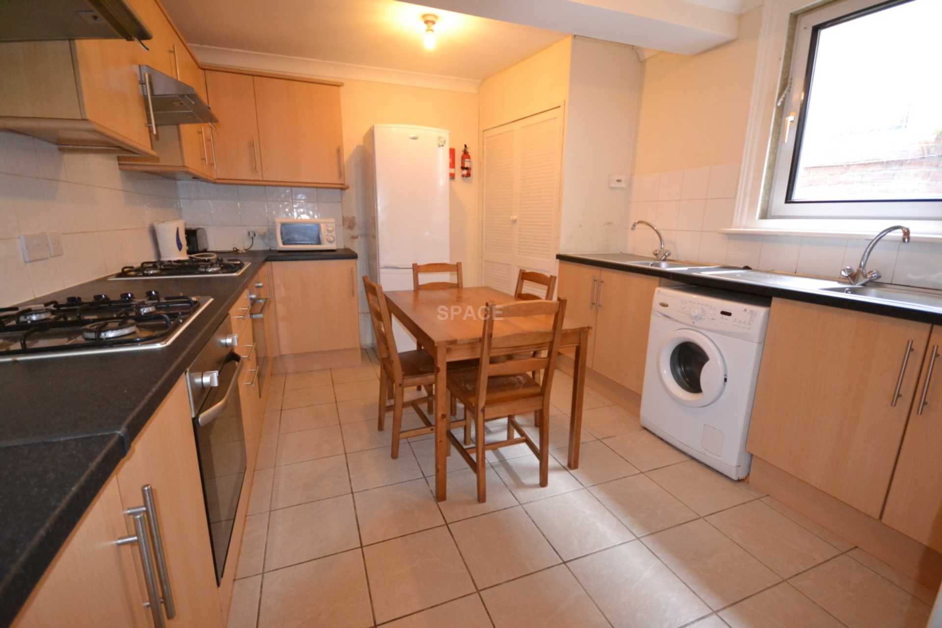 Flat Basingstoke Road in Reading