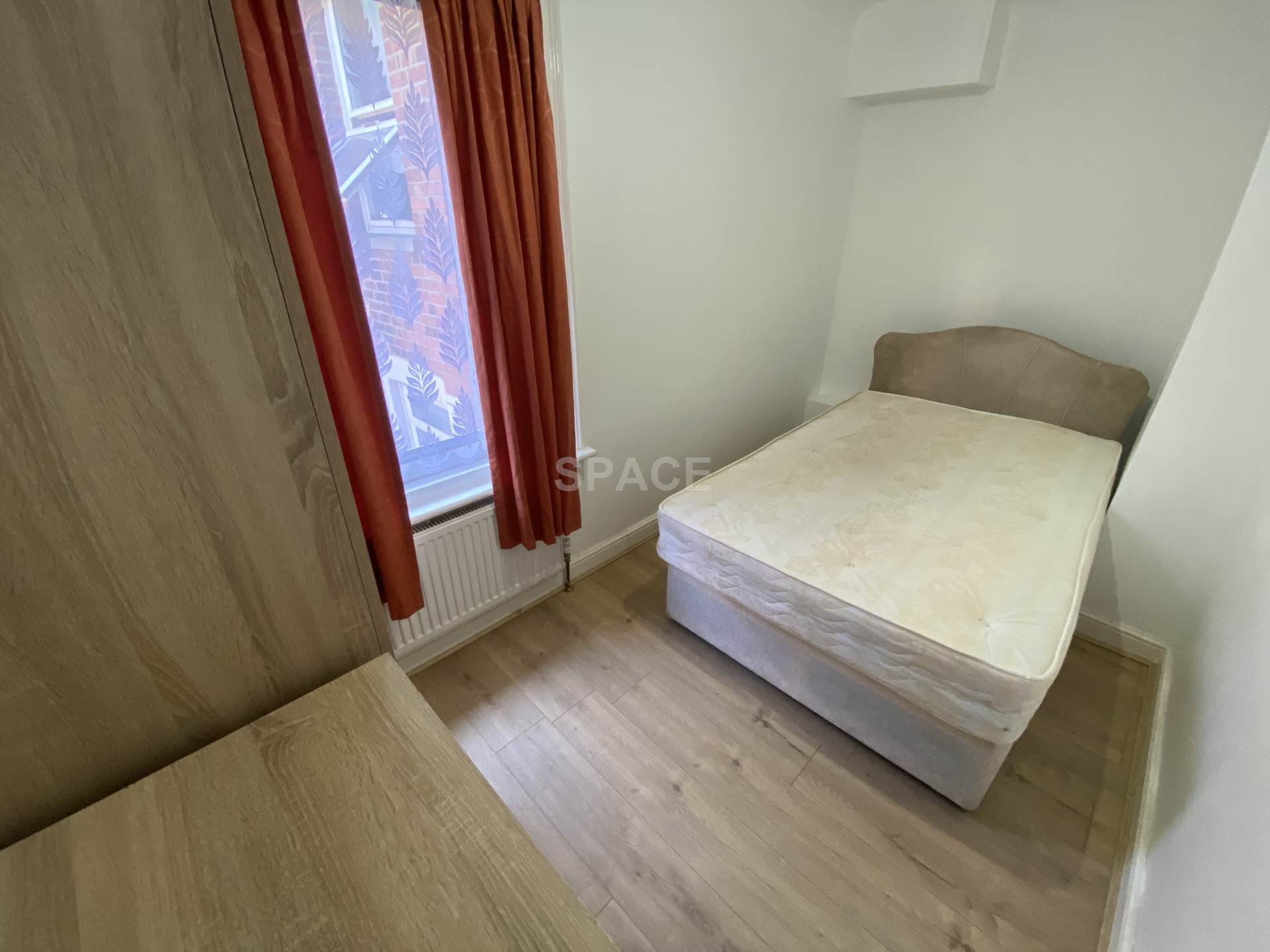 Flat Basingstoke Road in Reading