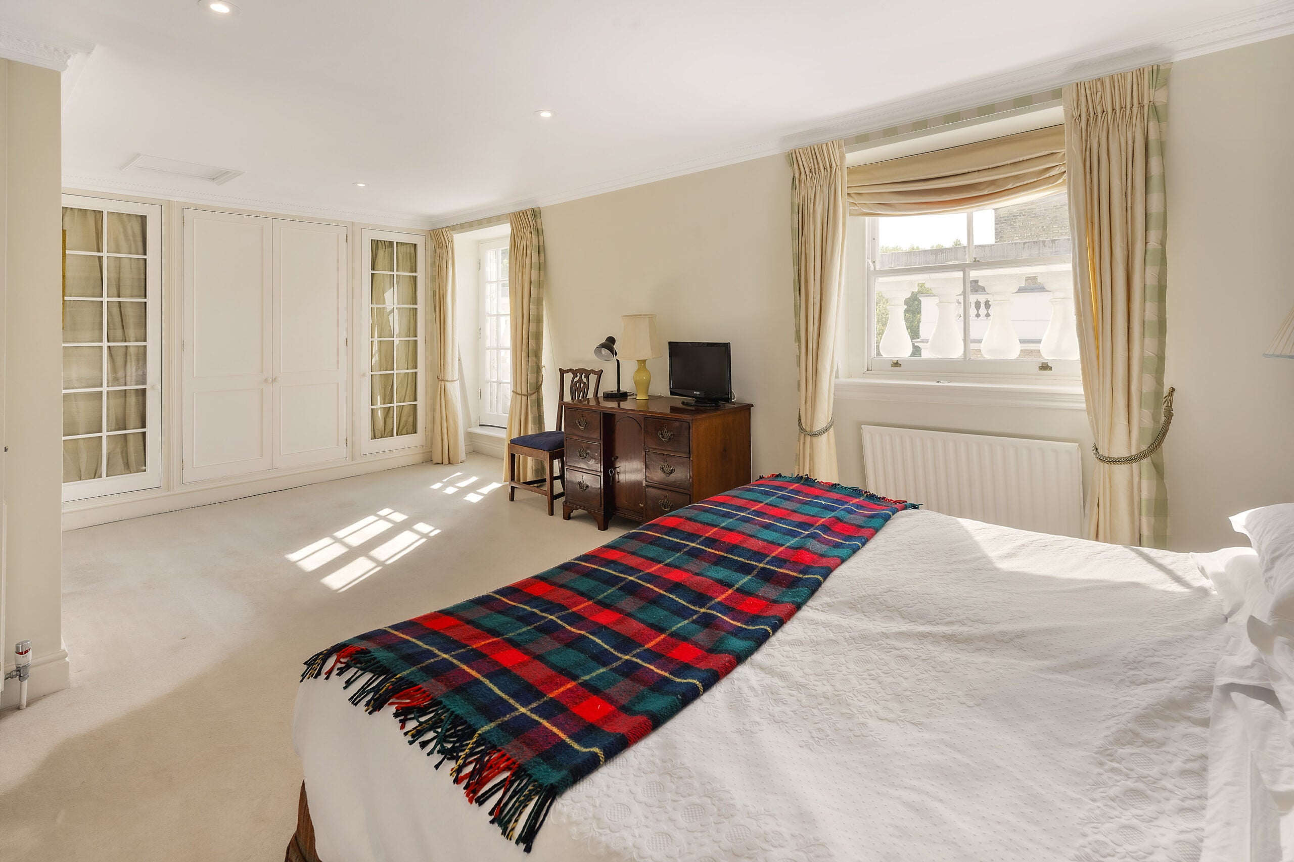 Flat Onslow Gardens in Greater London