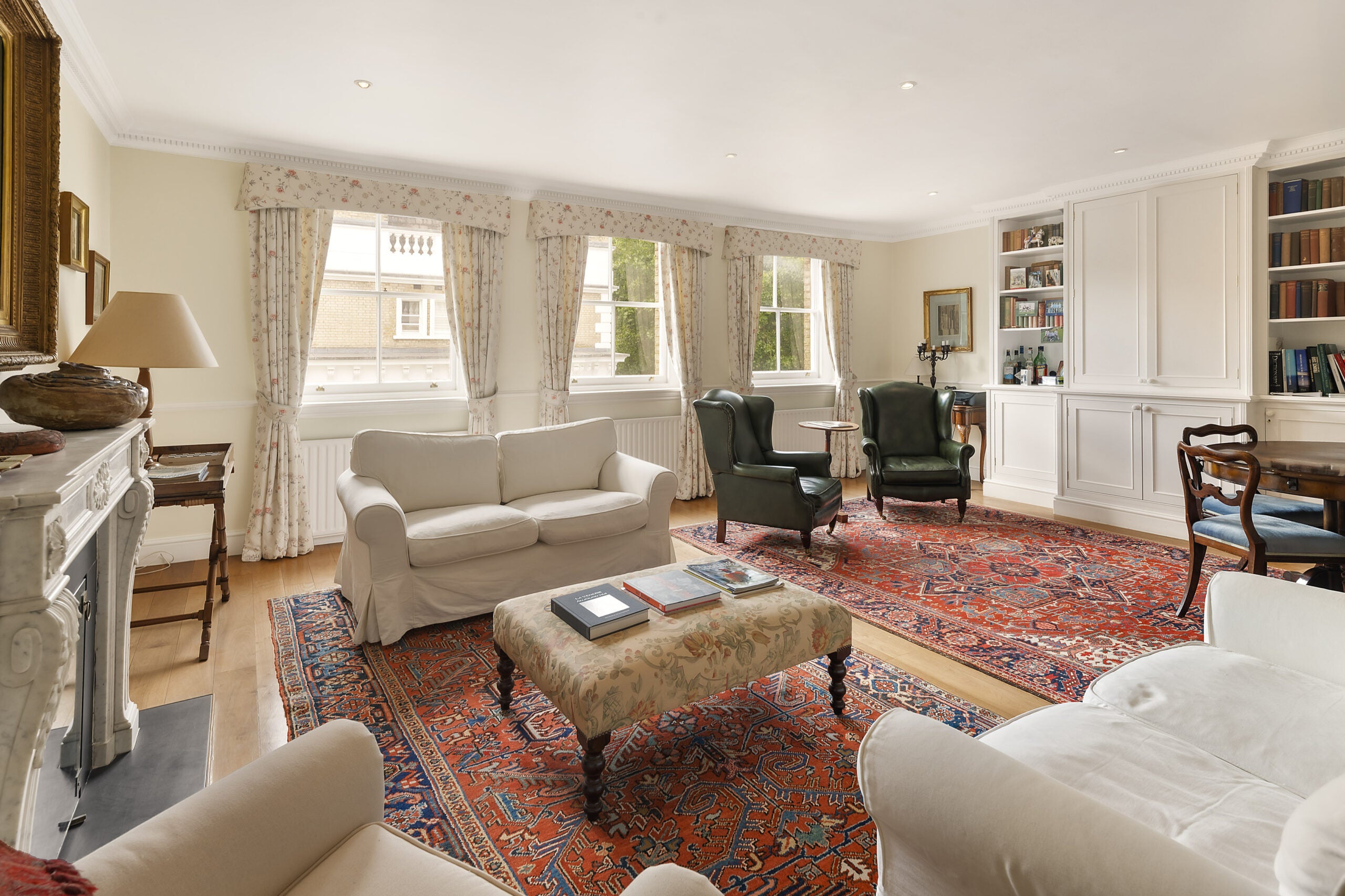 Flat Onslow Gardens in Greater London