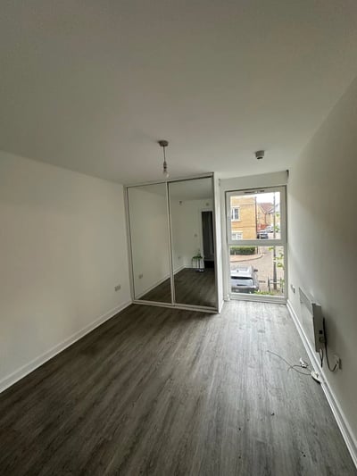 Flat Monarch Way in Greater London