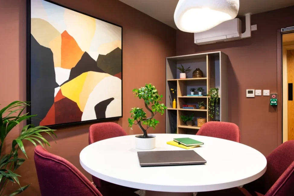 Room High Road in Greater London