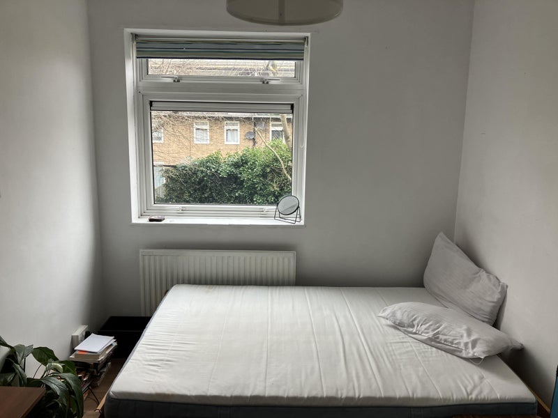 Flat Tappesfield Road in Greater London