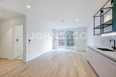 Flat Hemlock Street in Greater London