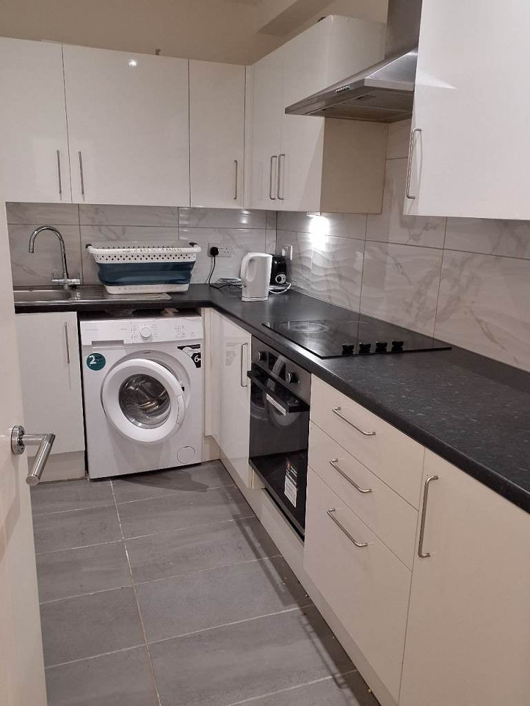 Flat Ruislip Road in Greater London
