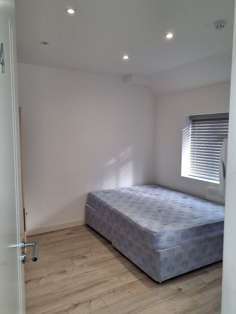 Flat Ruislip Road in Greater London