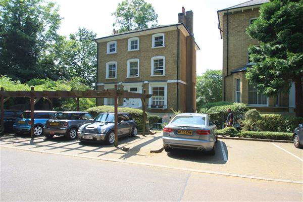 Flat Roxeth Hill in Greater London