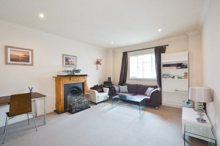Flat Chicheley Street in Greater London