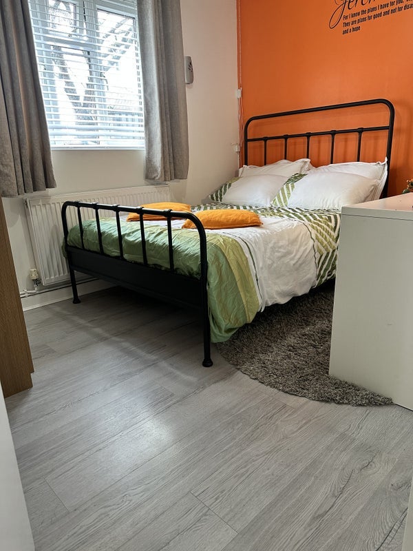 Room Evelyn Court in Greater London
