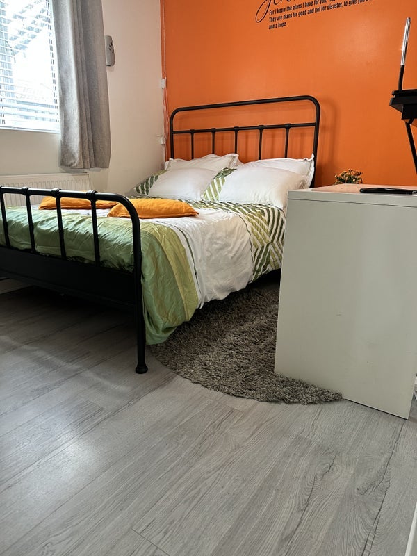 Room Evelyn Court in Greater London
