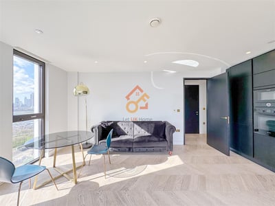 Flat Chandlers Avenue in Greater London
