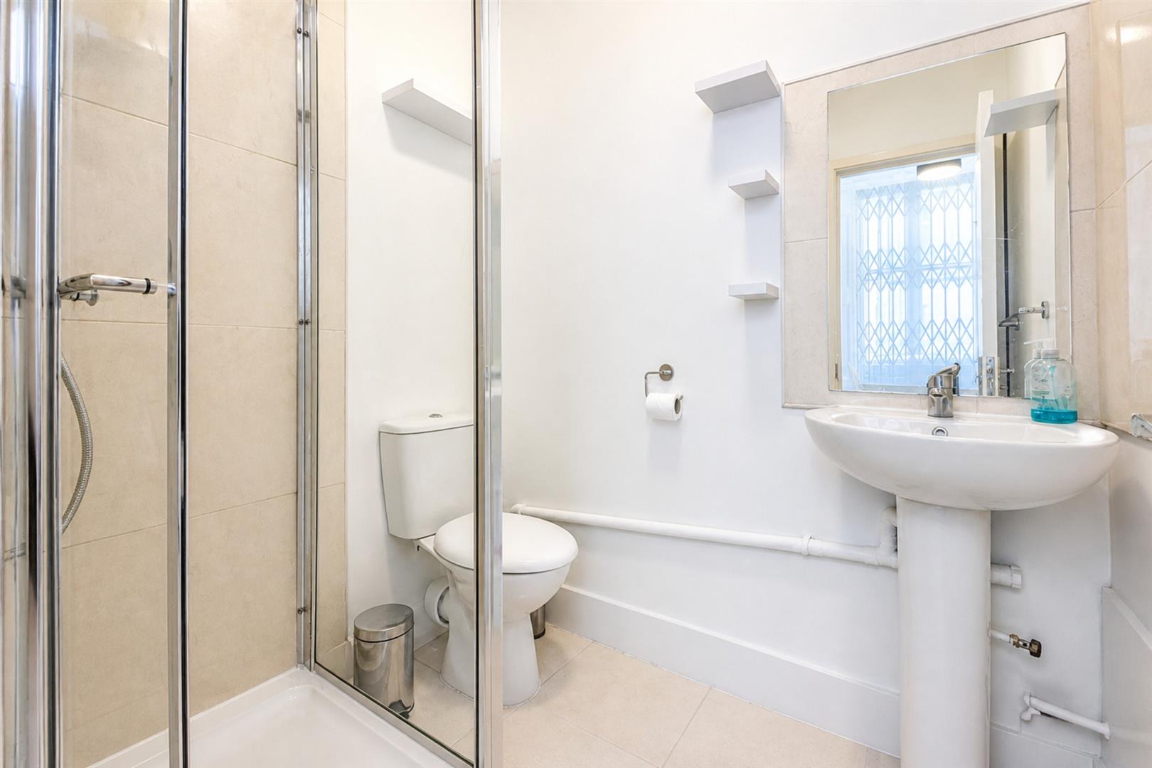Flat Clanricarde Gardens in Greater London