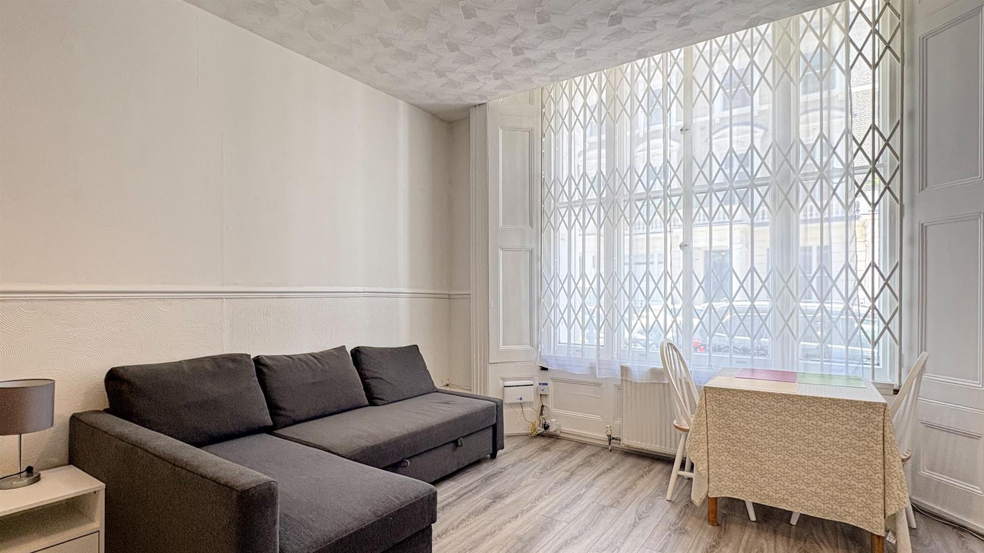 Flat Clanricarde Gardens in Greater London