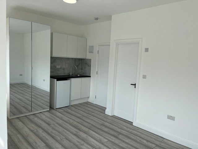 Flat Bessborough Road in Greater London