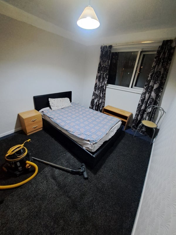Room Huntly Road in Birmingham
