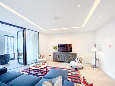 Flat Carnation Way in Greater London