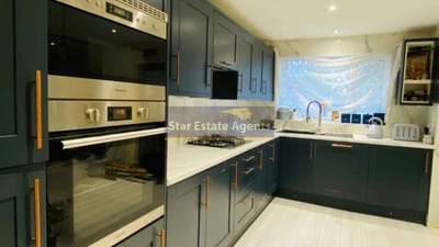 Flat Mole Court in Epsom and Ewell