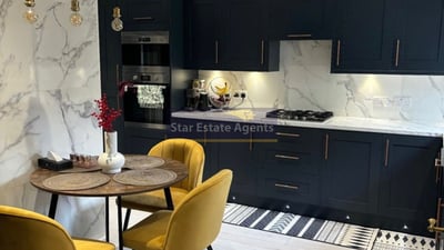 Flat Mole Court in Epsom and Ewell