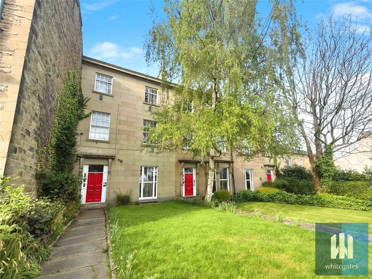 Flat Belgrave Terrace in Kirklees