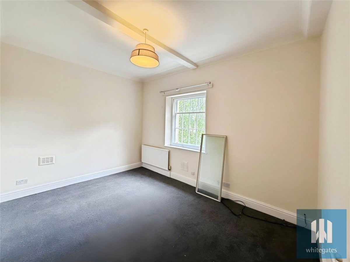 Flat Belgrave Terrace in Kirklees