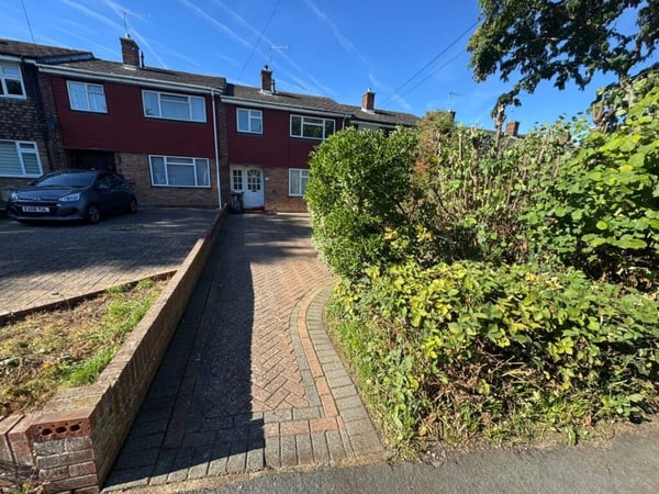 House Spring Pond Close in Chelmsford