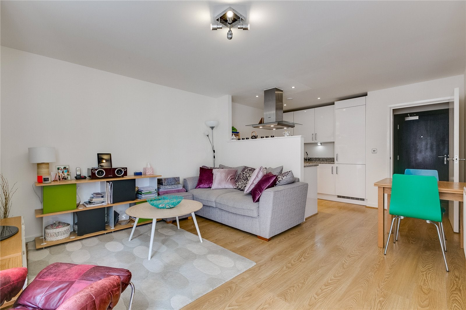 Flat Bethnal Green Road in Greater London