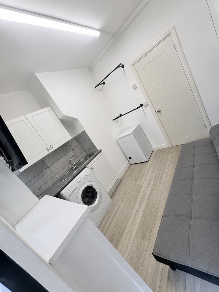 Flat Bellegrove Road in Greater London