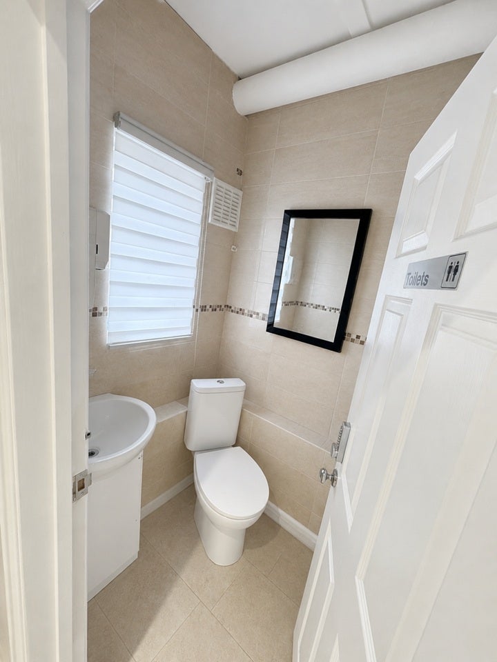Flat Bellegrove Road in Greater London