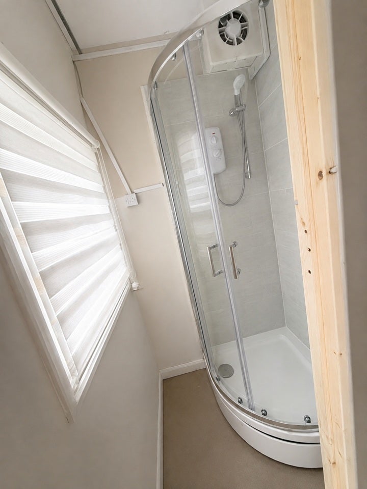 Flat Bellegrove Road in Greater London