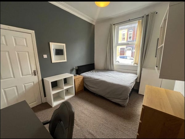 Flat Ashford Street in Stoke-on-Trent