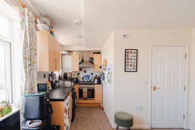 Flat Wallscourt Road in Filton