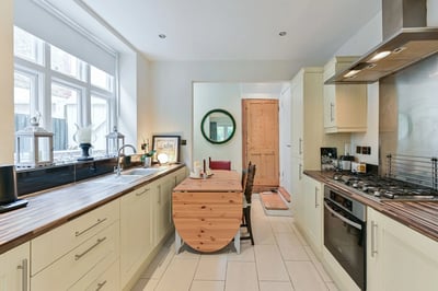Flat Streatham High Road in Greater London