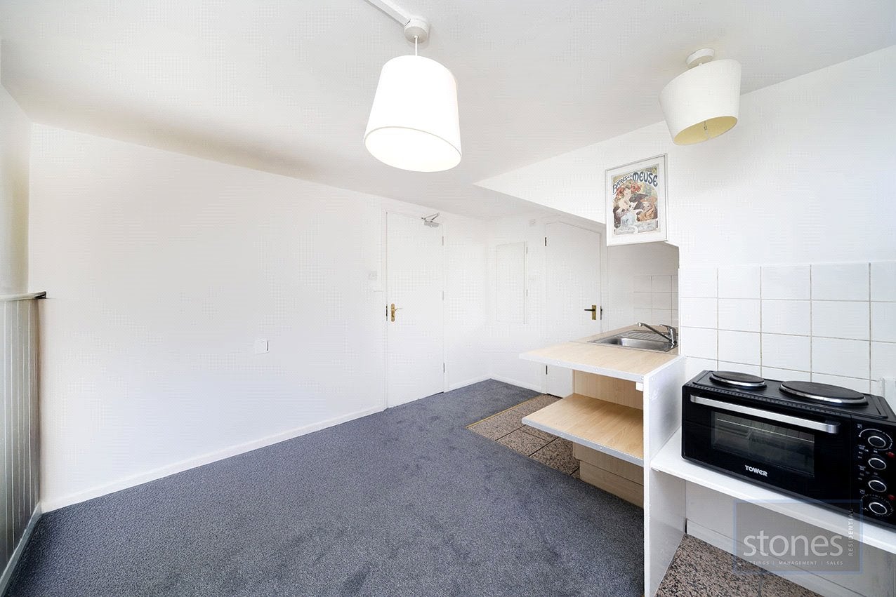 Flat Belsize Lane in Greater London