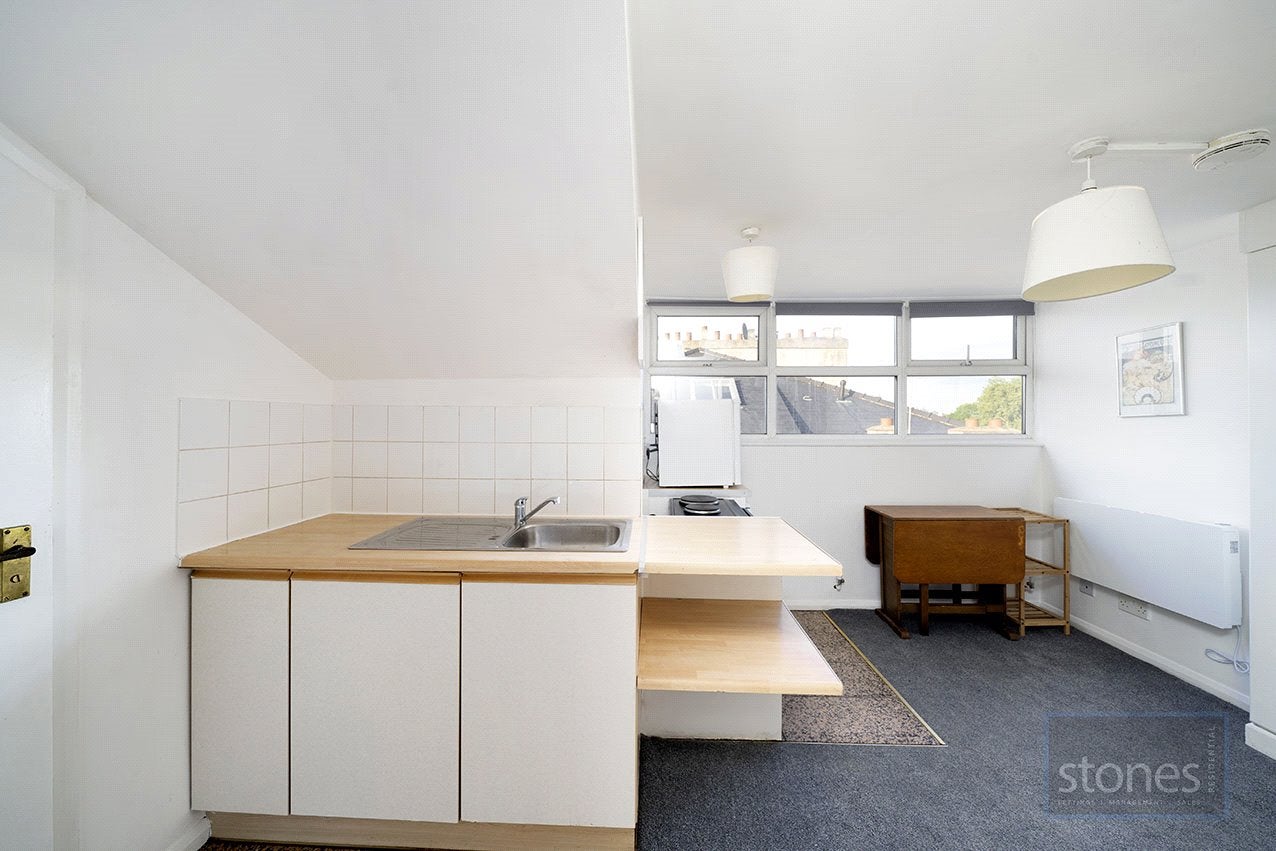 Flat Belsize Lane in Greater London
