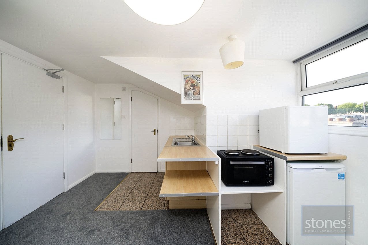 Flat Belsize Lane in Greater London