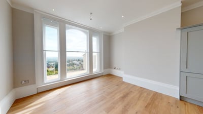 Flat Queen's Drive in Malvern Hills