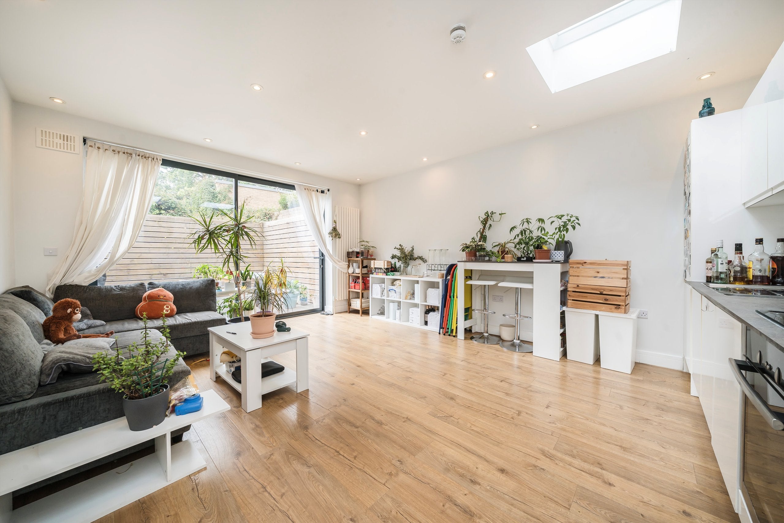 Flat Goldhawk Road in Greater London