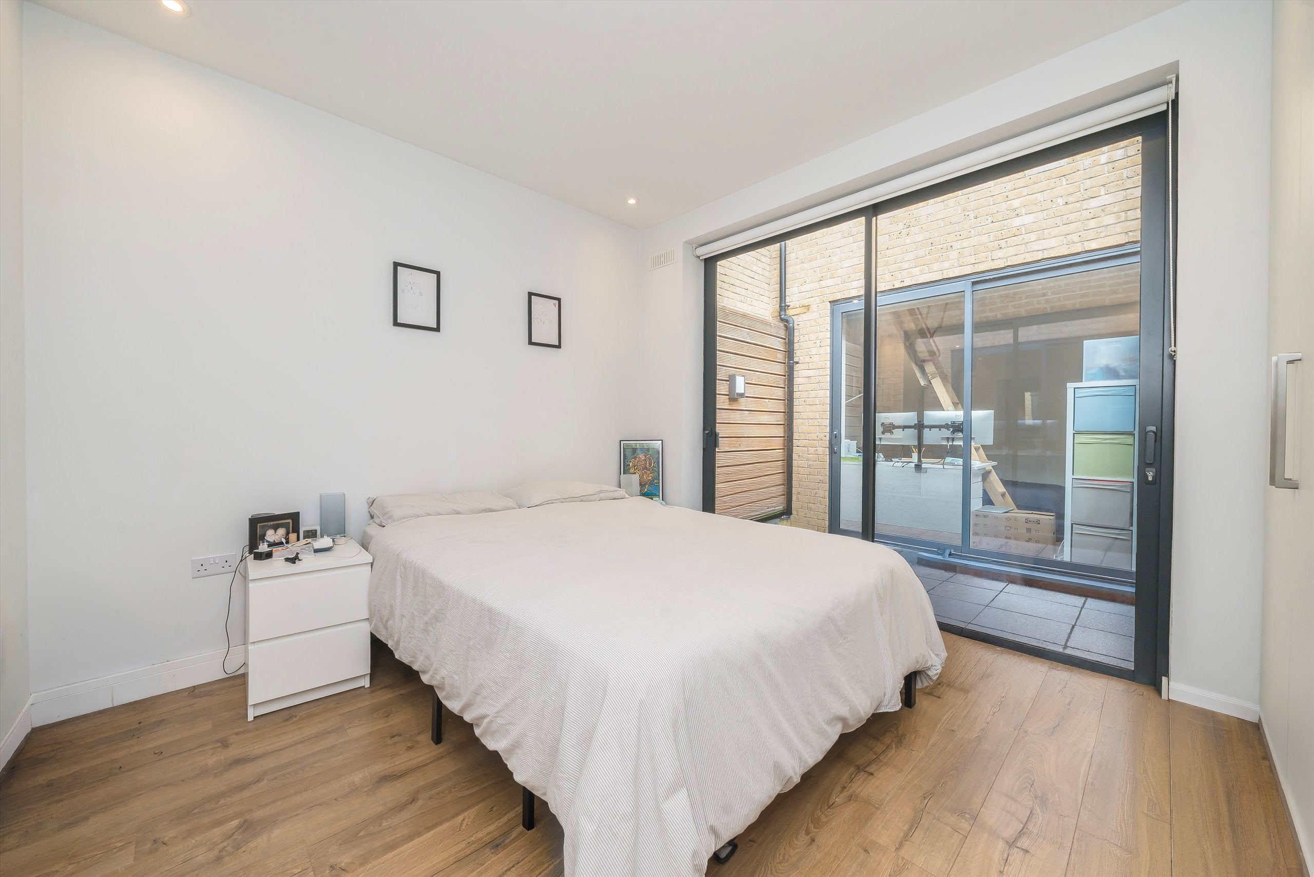 Flat Goldhawk Road in Greater London