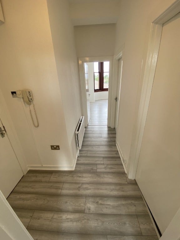 Flat Burghead Place in Glasgow
