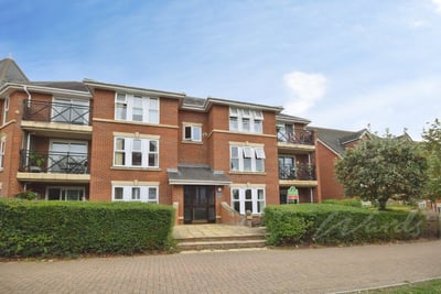 Flat Goldcrest Drive in Chatham